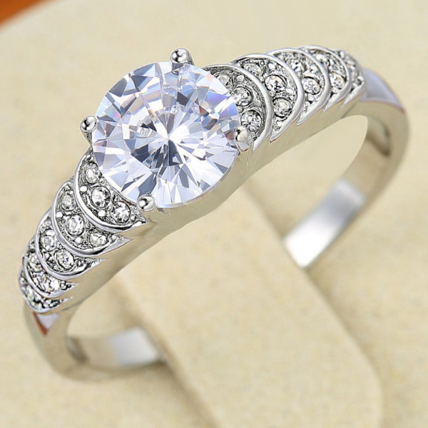 Anello cavalleresco da donna in acciaio con pavimentazione in zirconio