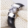 Bague noire ceramique blanche polie serti zirconium