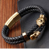 Doppeltes Herrenarmband aus Leder mit geflochtener schwarzer Kordel und Totenkopfverschluss aus Stahl