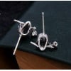 Zilveren heren oorbellen met roze doodskop studs