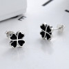 Boucles d'oreilles clous argent 925 trefle a quatre feuilles resine noire