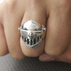 Anello da uomo in argento con croce di elmo da cavaliere medievale