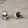 Silberne Totenkopf-Ohrstecker für Herren