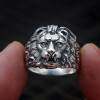 Anello da motociclista cavaliere in argento da uomo con testa di leone