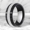 Anillo de cerámica negra para mujer con línea de circonio multifacético