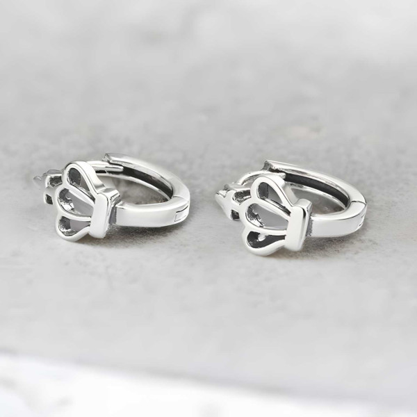 Orecchini in argento per uomo e donna, creoli a corona incrociataOrecchini in argento per uomo e donna, creoli a corona incrocia