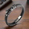 Doppeltes Herrenarmband aus Leder mit geflochtener schwarzer Kordel und Totenkopfverschluss aus Stahl