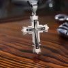 Pendentif homme croix acier noir bicolore