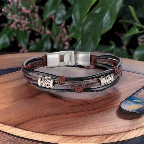 Bracciale multicorda da uomo in pelle con decoro celtico
