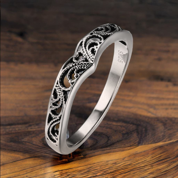 anillo de plata maciza. Su patron celta cincelado 1193