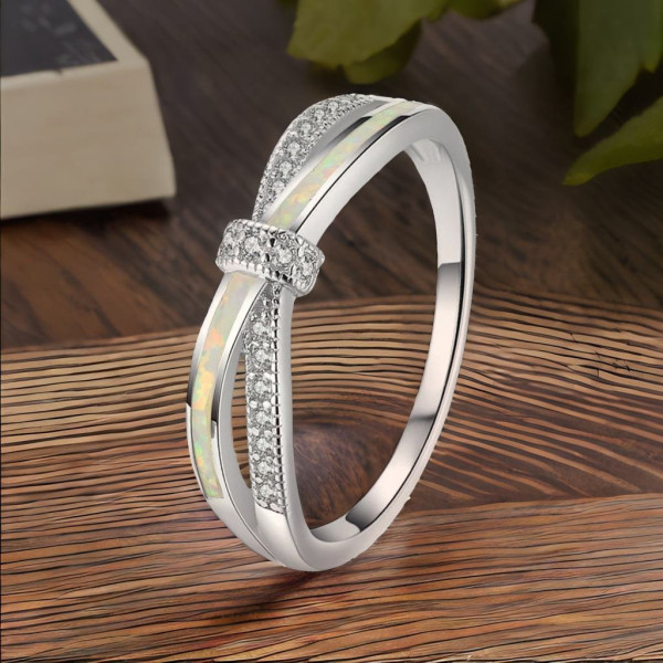 Anello infinito in argento rodiato opale zirconio