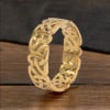 Herenring met gebeitelde stalen ring met Keltische knoop