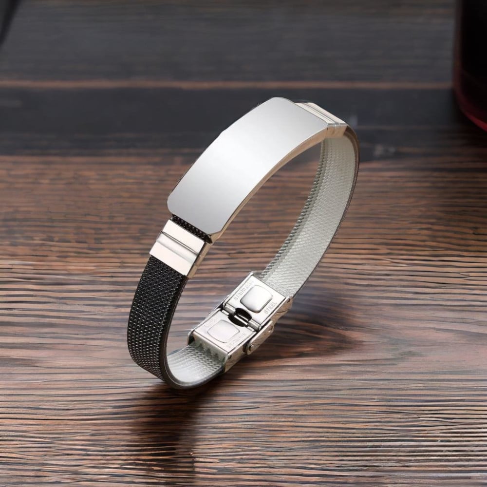 Personalized men's rubber bracelet with steel curb