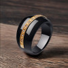 Anillo caballero de cerámica negra con línea de circonitas.