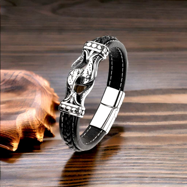 Bracciale da uomo in pelle intrecciata nera nodo celtico con chiusura in acciaio