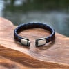 Herrenarmband aus geflochtenem Leder mit magnetischem Stahlverschluss