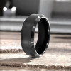 Anello da uomo con spazzola personalizzabile con anello in carburo di tungsteno opaco