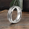 Anello in tungsteno nero personalizzato con scanalatura a spazzola