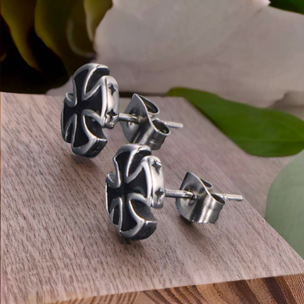 Boucles d'oreilles homme croix de malte noire acier