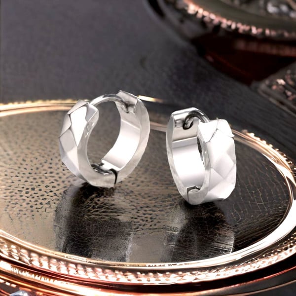 Pendientes de aro de acero facetados para hombre