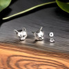 Boucles d'oeilles homme clous chat argent