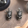 Boucles d'oreilles clous crane couronne argent homme
