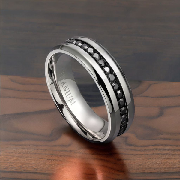 Anello da uomo in titanio personalizzato con anello in linea di zirconio