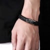 Bracciale da Uomo in Pelle Intrecciata con Chiusura in Acciaio e Motivo Ragno