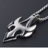 Pendentif homme epee bouclier acier resine noir finition polie