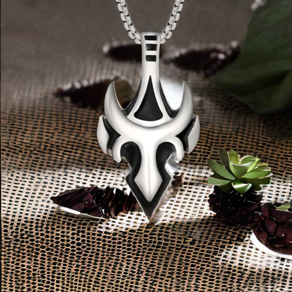 Pendentif homme epee bouclier acier resine noir finition polie