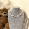 Collana di perle coltivate barocche con fiori e chiusura in argento