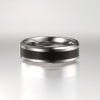 Bague personnalisee homme Tungstene bord biseaute resine noire