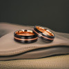 Anillo de boda personalizado con ranura de cepillo de anillo de tungsteno para hombres y mujeres
