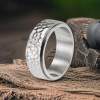 Bague homme anti stress tournant acier martelee personnalisable