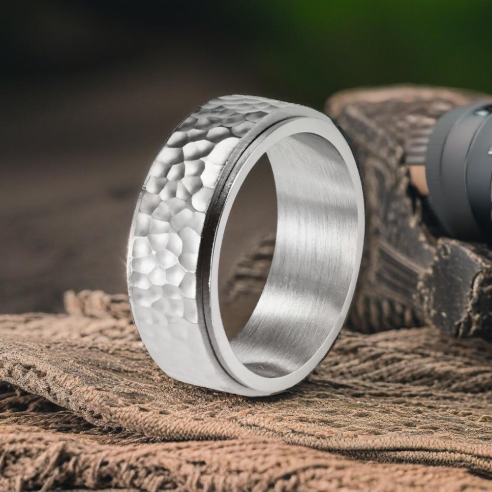 Bague homme anti stress tournant acier martelee personnalisable