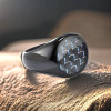 Bague homme acier chevaliere fibre de carbone noir