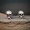 Silberne Totenkopf-Ohrstecker für Herren