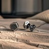 Boucles d'oreilles clous argent 925 pentagone noir