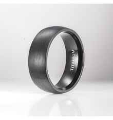 Geborstelde zwarte titanium ring – Modern, personaliseerbaar en elegant
