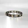 Pulsera de mujer de cerámica negra con baño de oro.