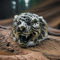 Anello da cavaliere in argento aperto con tigre da uomo