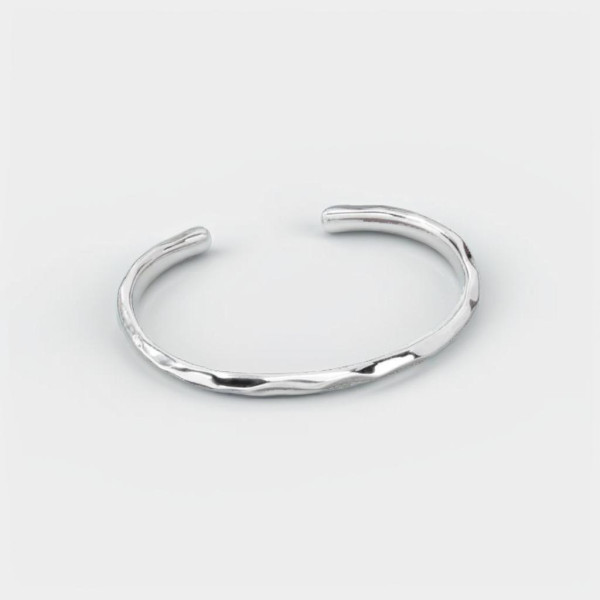 Pulsera de plata maciza martillada para hombres y mujeres