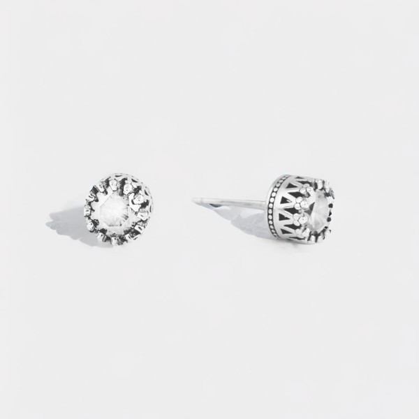 Orecchini a bottone in argento con corona in zirconio