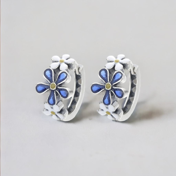 Orecchini creoli in resina fiore d'argento