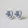 Orecchini creoli in resina fiore d'argento