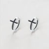 Boucles d'oreilles homme argent croix de malte resine noire
