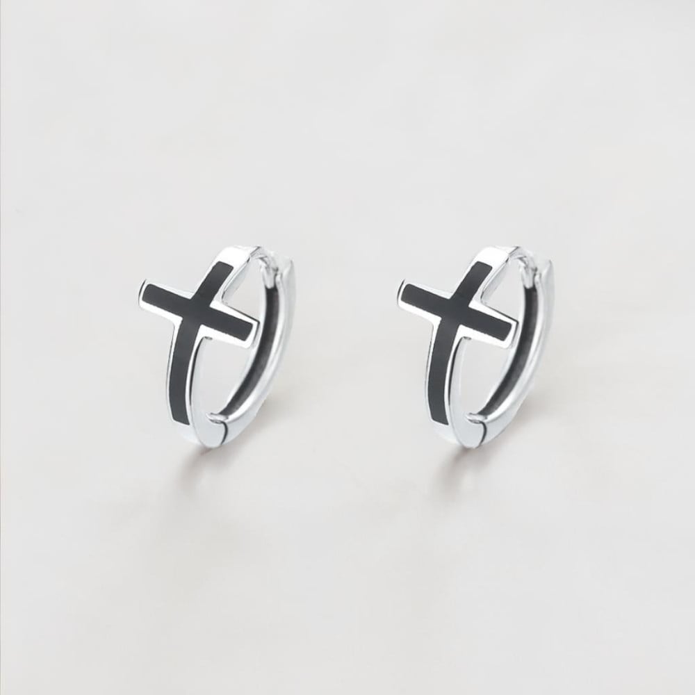 Boucles d'oreilles homme argent croix de malte resine noire