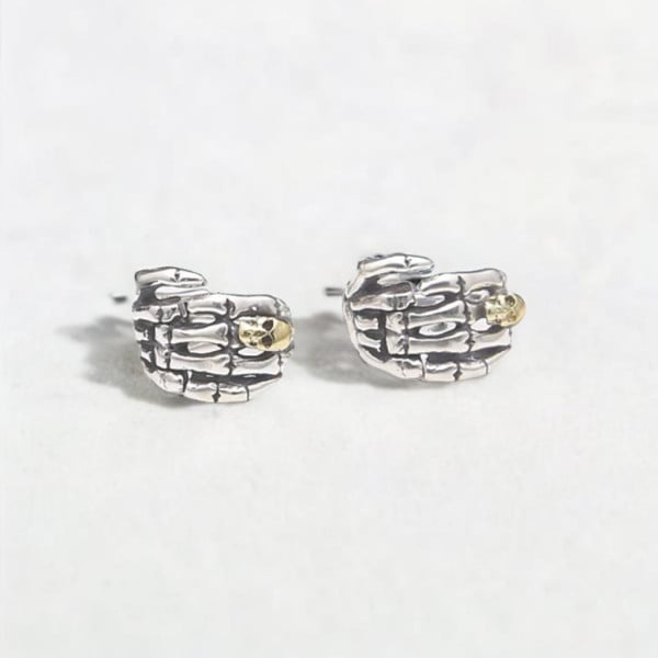 Pendientes de hombre plata con calavera y mano de esqueleto