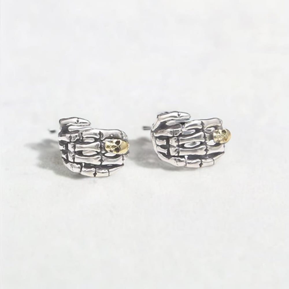Pendientes de hombre plata con calavera y mano de esqueleto