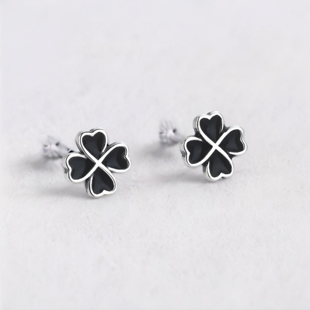 925 silver stud earrings with black four-leaf clover